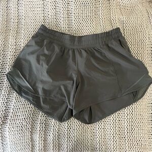 Lululemon hotty hot low rise 4” - gray sage